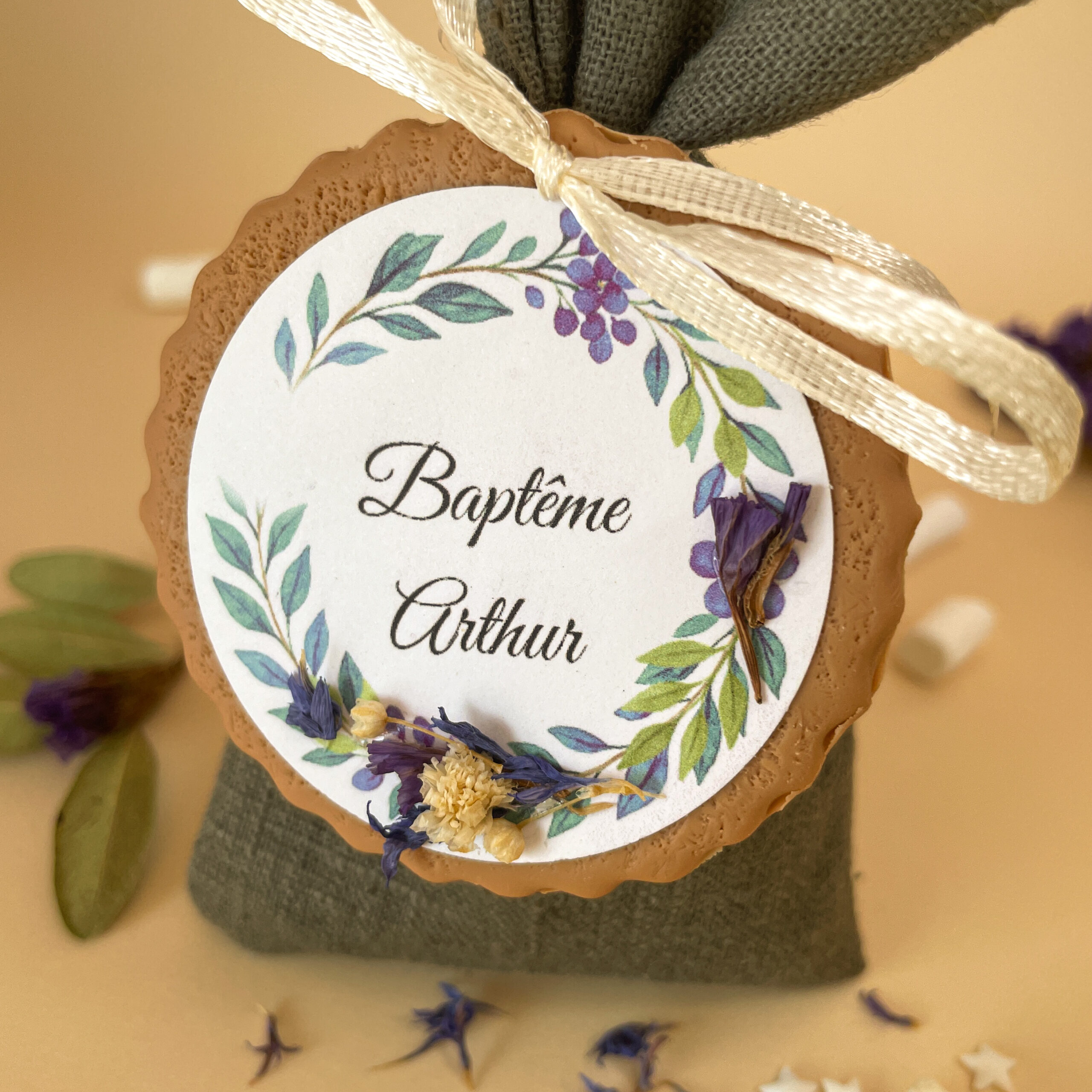 etiquette-personnalise-pour-poncho-dragees-bapteme-nature