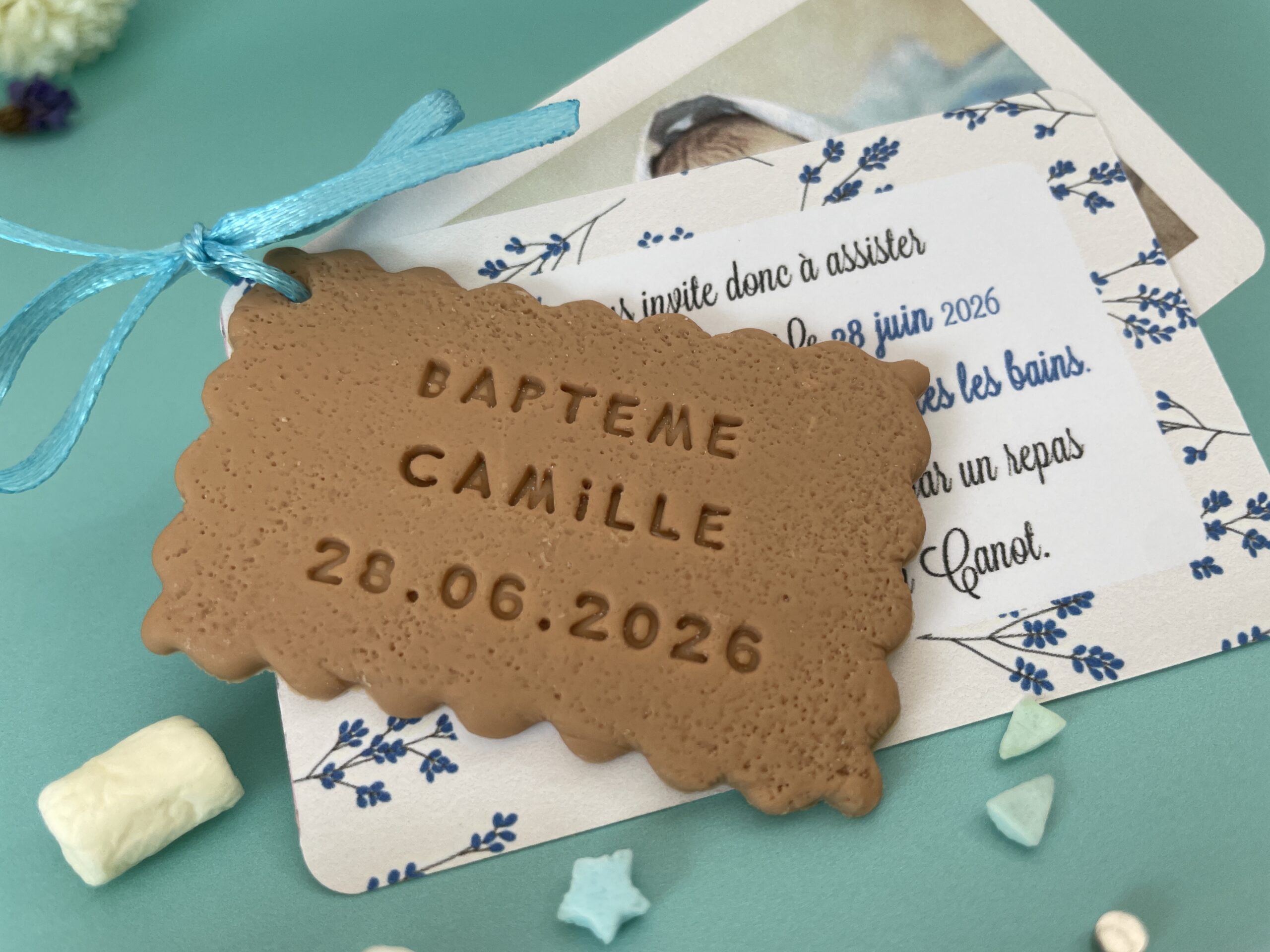 invitation-baptême-garcon-nature-moderne-doux-romantique-avec-biscuit-personnalise