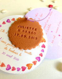 Faire-part mariage biscuit rond, thème petit coeur
