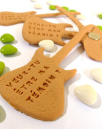 Biscuit : guitare « rock and roll »
