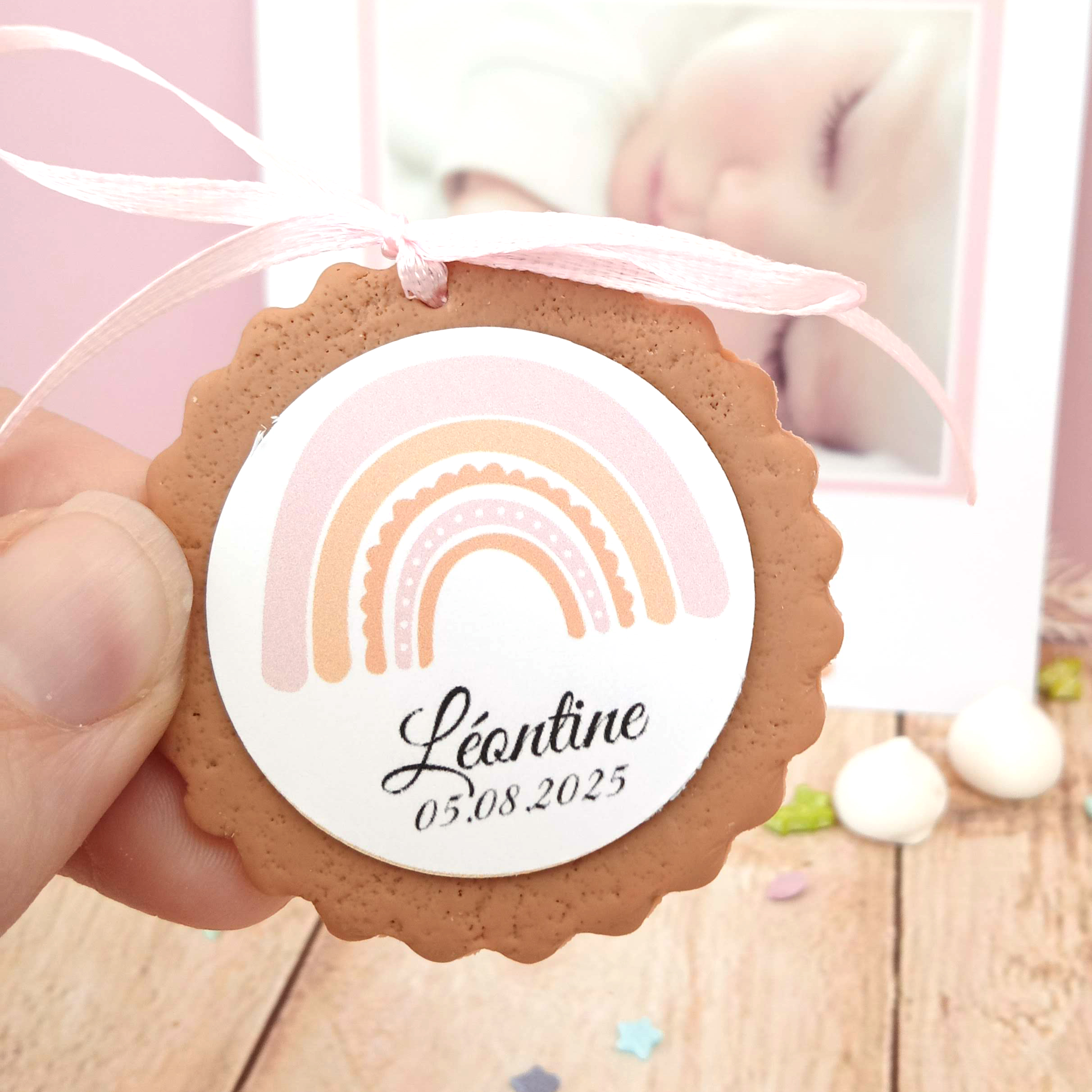 biscuit-decoratif-en-porcelaine-froide-pour-attacher-faire-part-naissance-ou-bapteme-theme-arc-en-ciel