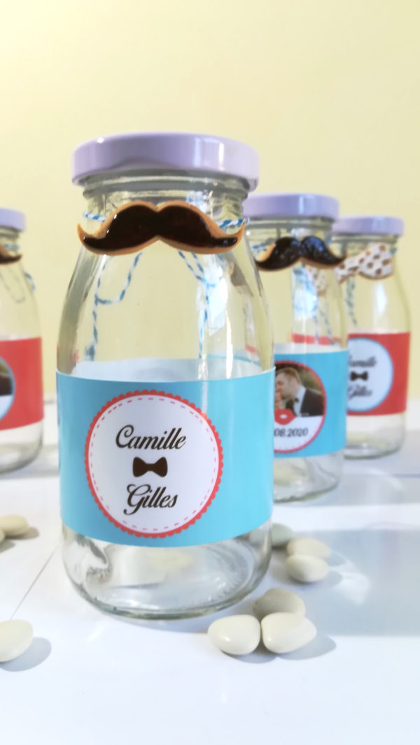 mini bouteille de lait, mariage hipster, moustache, noeud papillon, rouge, bleu, retro, vintage