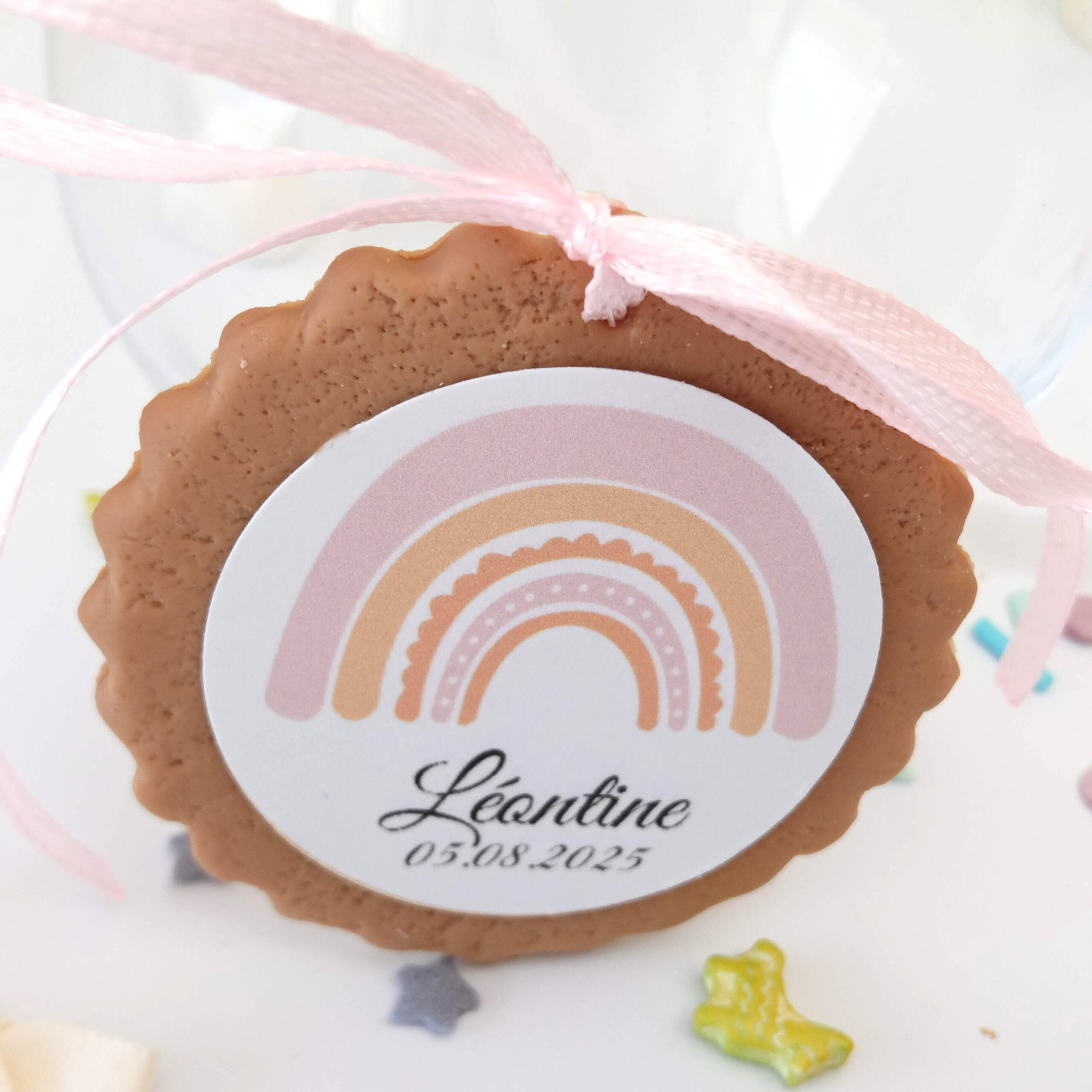 biscuit-decoratif-bapteme-arc-en-ciel-rose-orange-personnalise