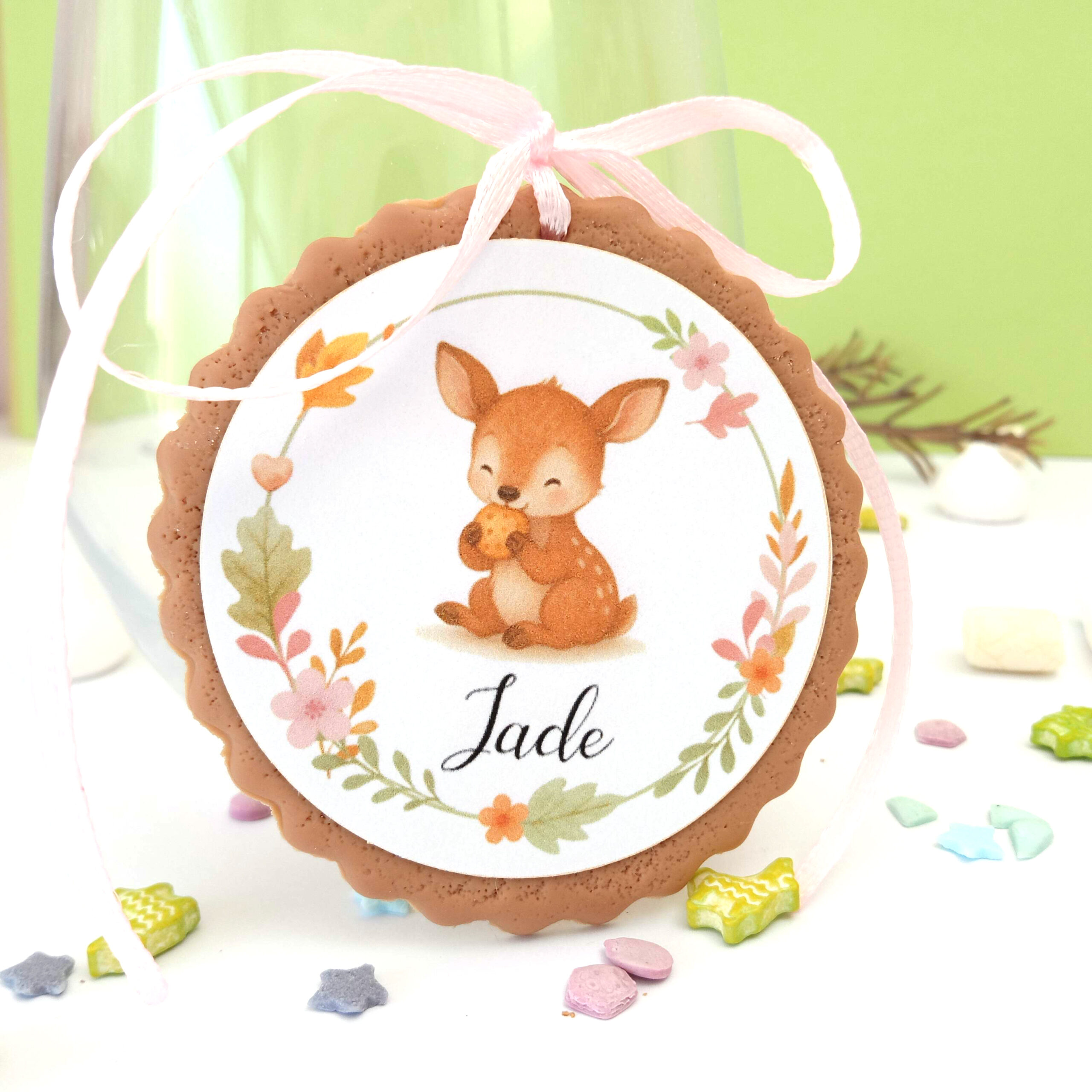 biscuit-decoratif-bebe-faon-en-argile-theme-foret-prenom-naissance