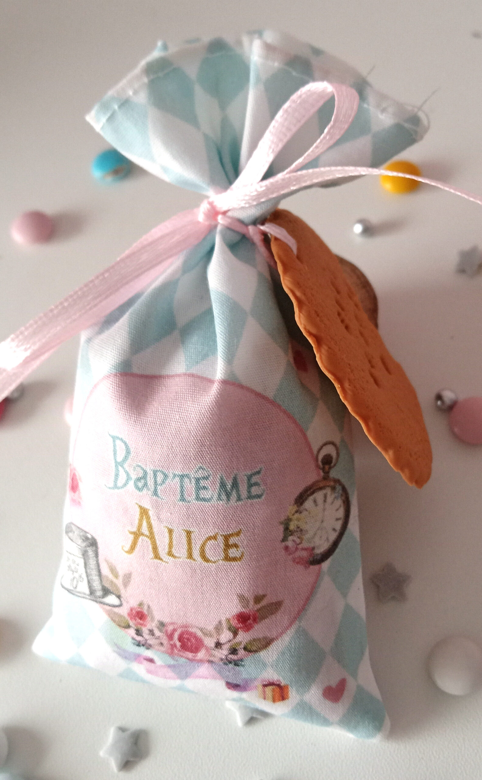 sachet-dragee-alice-pays-merveille-personnalise-bapteme