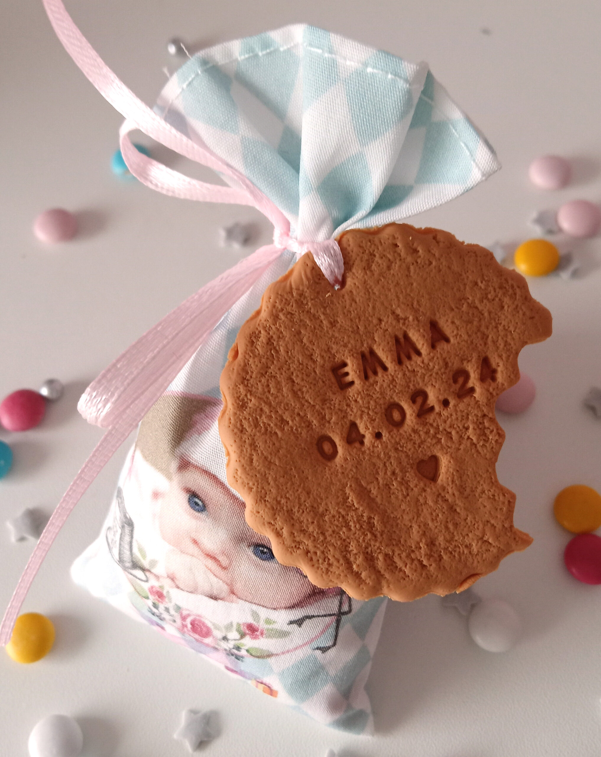 sachet-dragee-biscuit-personnalise-alice-pays-merveille-personnalise-bapteme