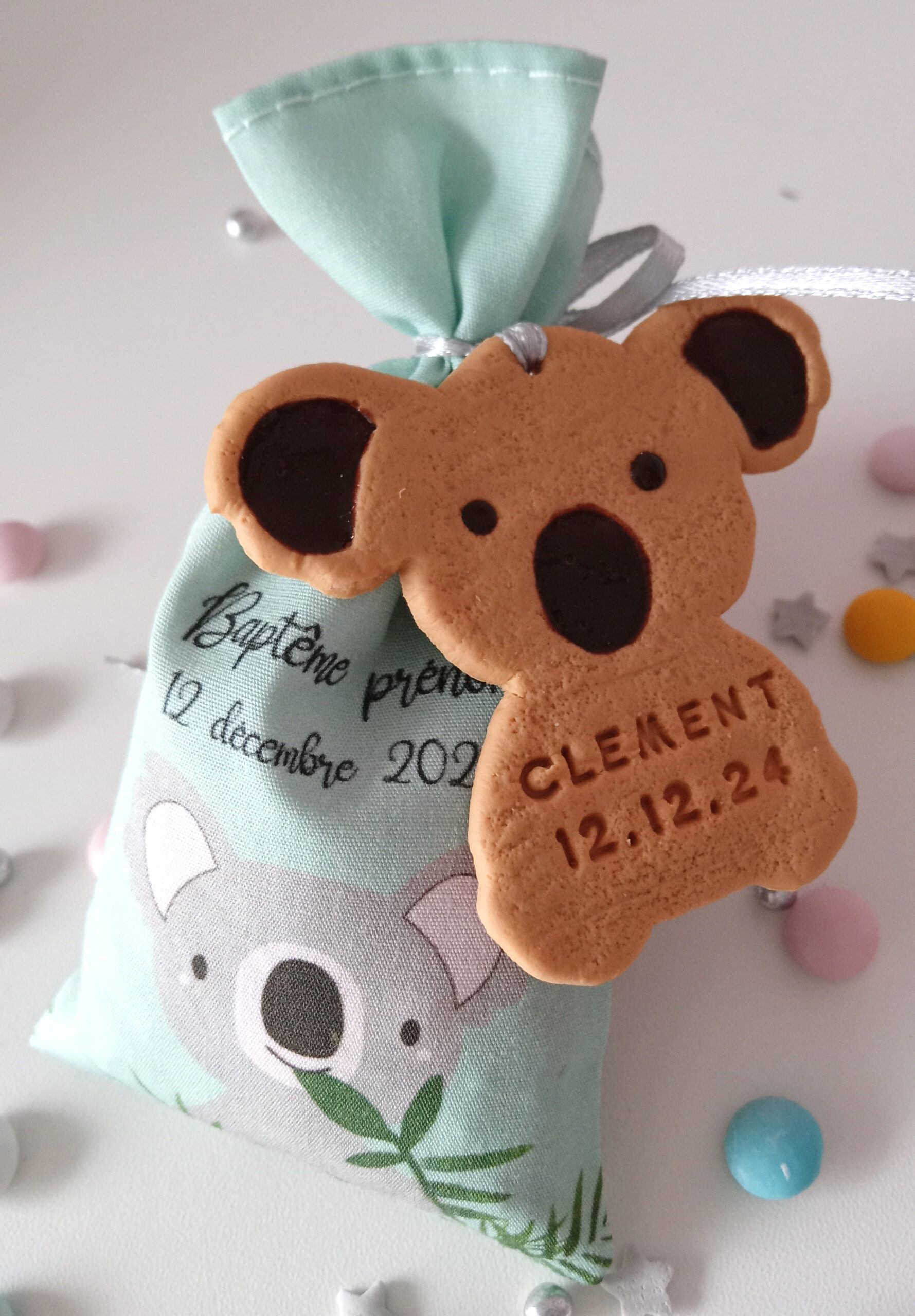 sachet-dragee-koala-vert-eau-personnalise-bapteme