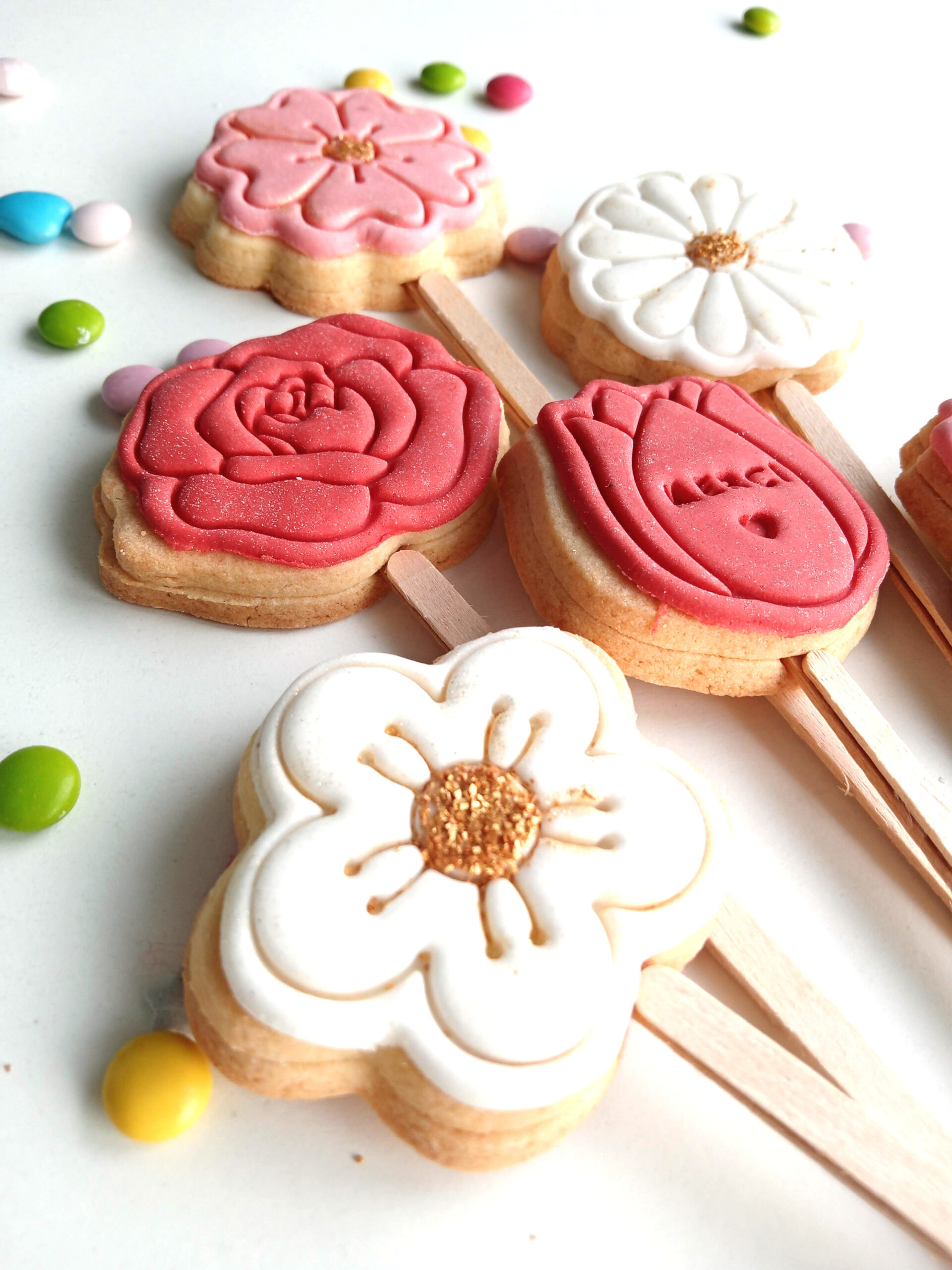 fleur-biscuit-cadeau-maitresse-atsem-avs