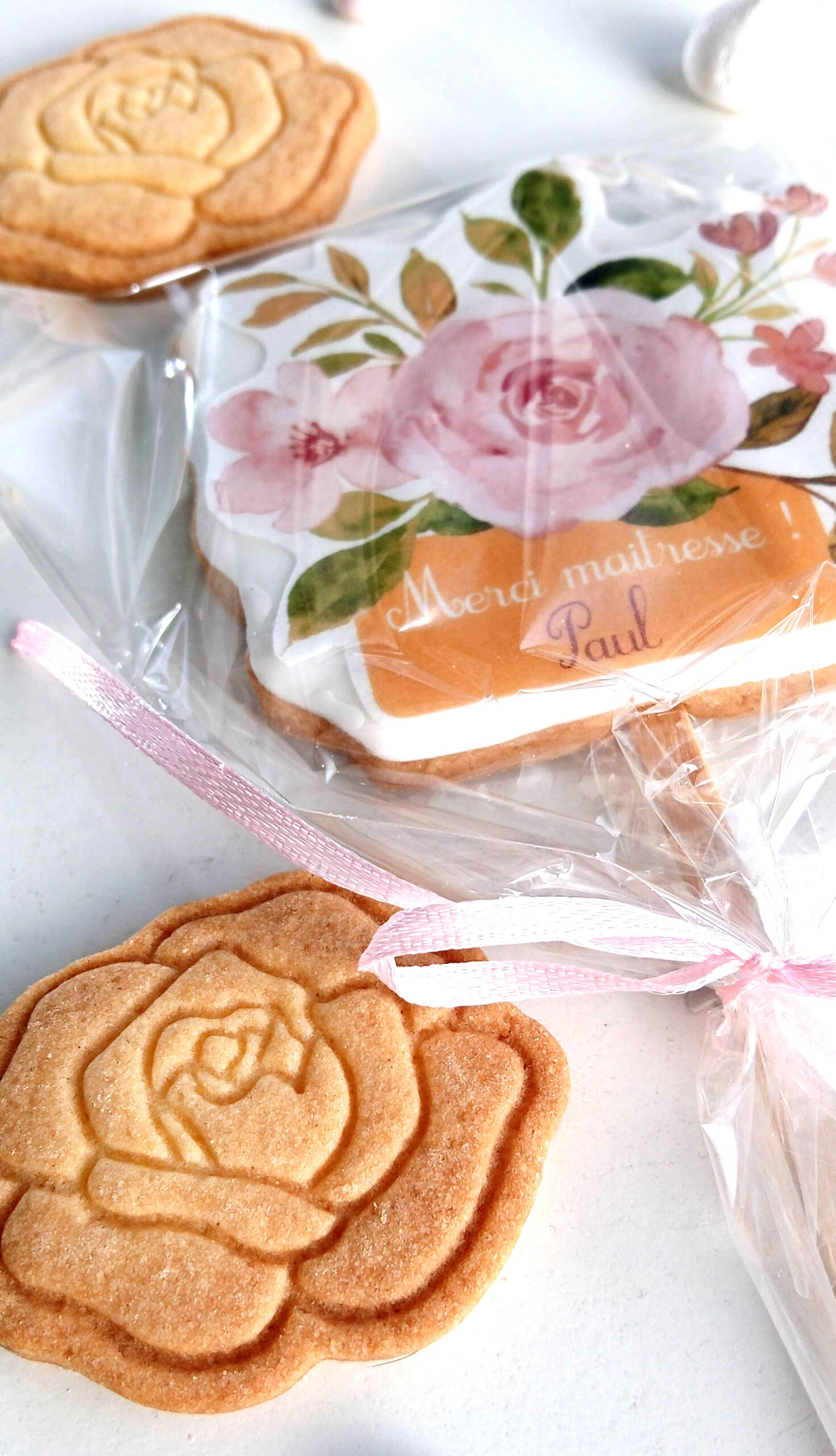 biscuit-cadeau-maitresse-fin-annee-personnalise-gourmand-bouquet-biscuit-rose