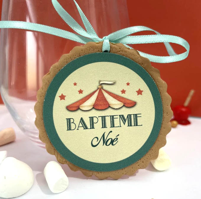 biscuit-personnalise-decoratif-en-porcelaine-froide-theme-chapiteau-cirque-retro-vintage-pour-bapteme