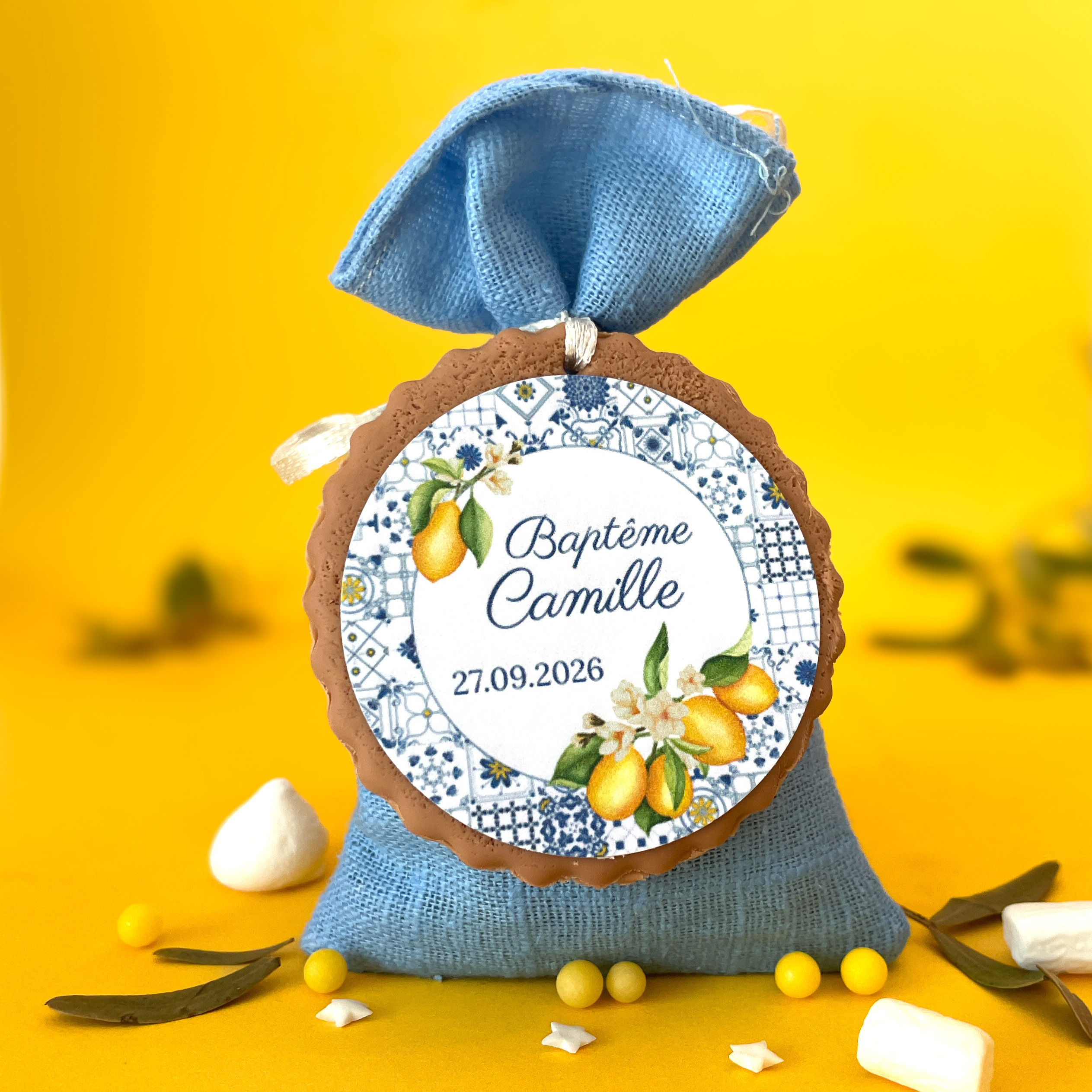 ballotin-dragees-theme-dolce-vita-citron-bleu-jaune-personnalise-cadeau-de-bapteme-sur-mesure-unique