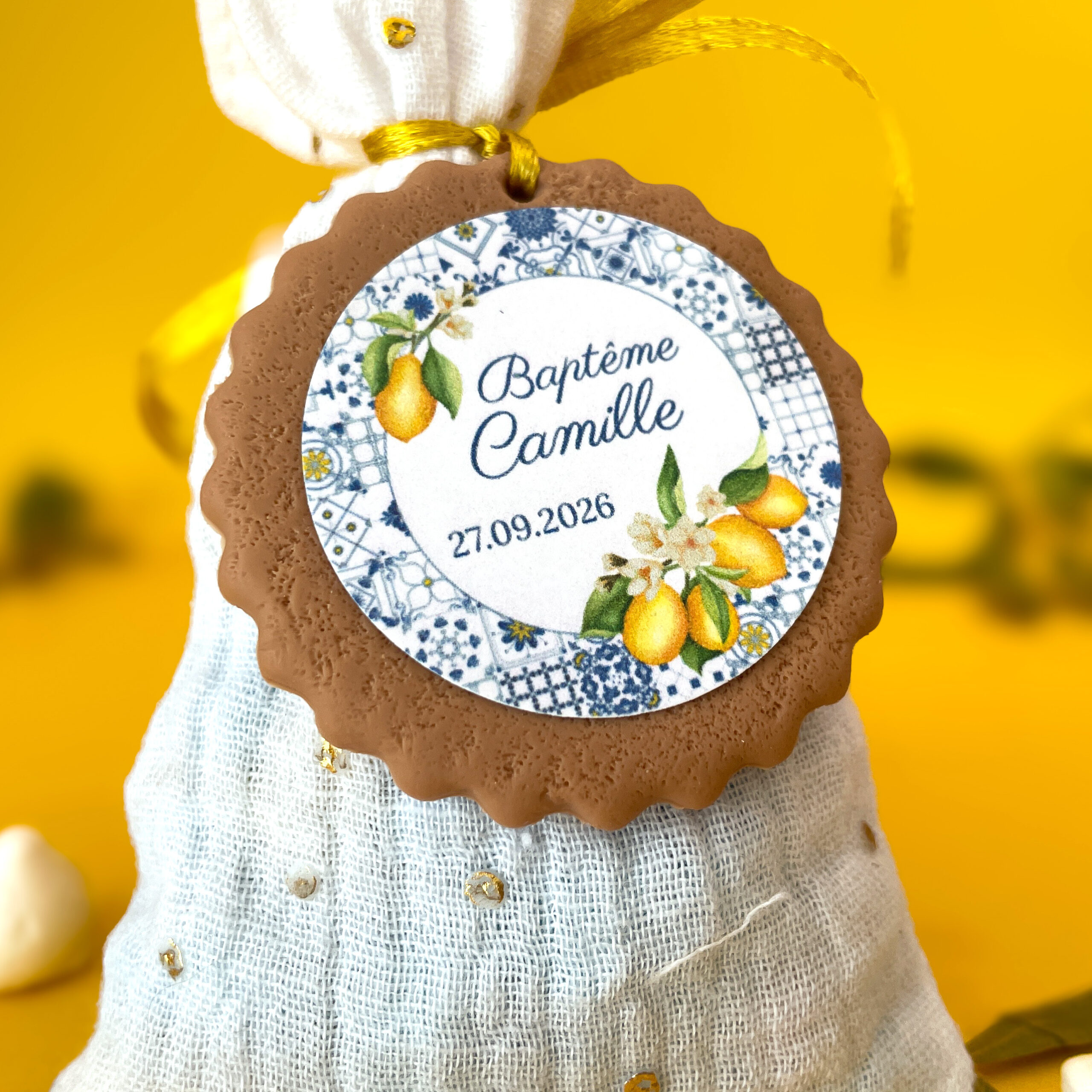 ballotin-dragees-theme-dolce-vita-illustration-citron-bleu-jaune-personnalise-cadeau-de-bapteme-creation-unique