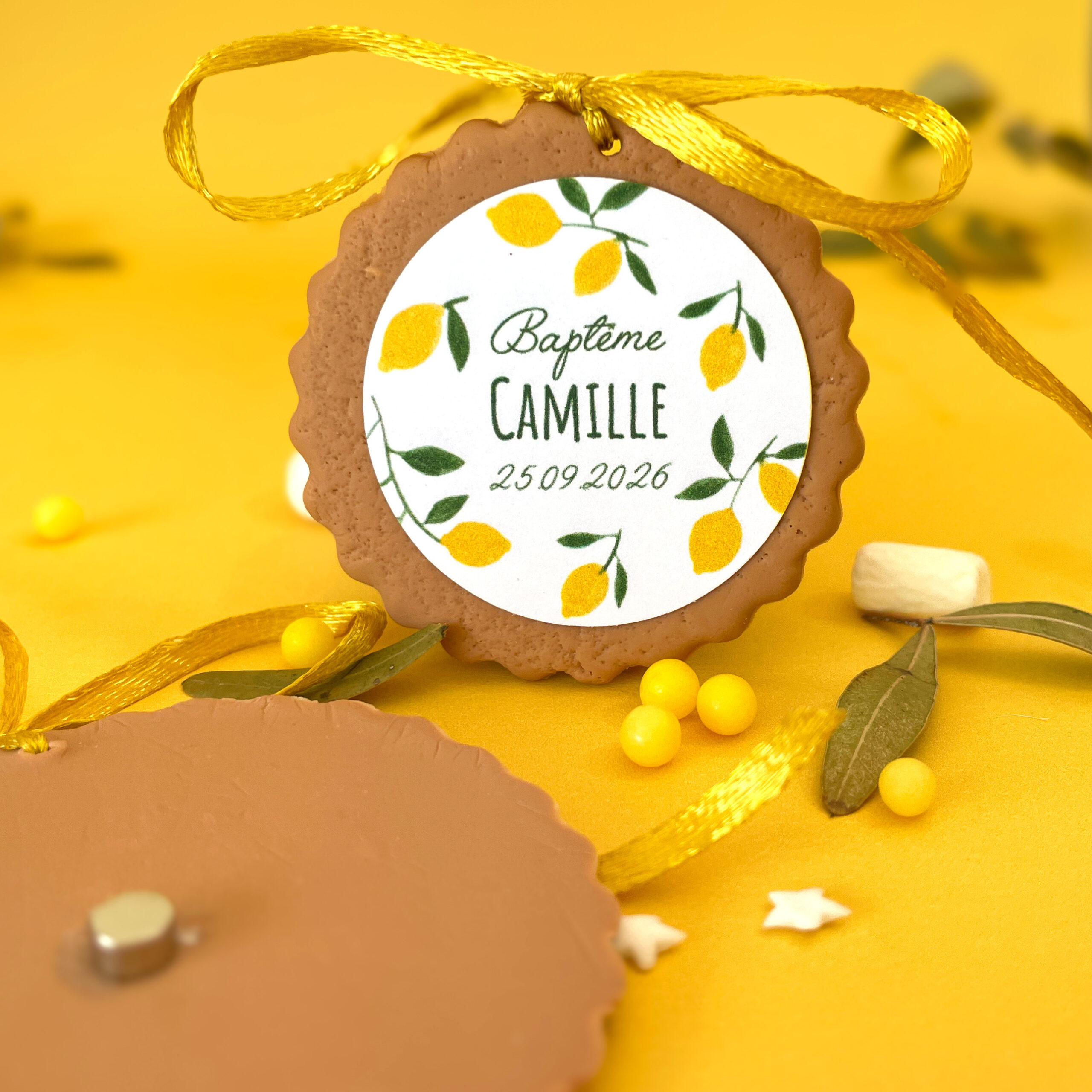 cadeau-invite-theme-citron-jaune-vert-olive-pour-bapteme-en-ete-nature-frais-moderne
